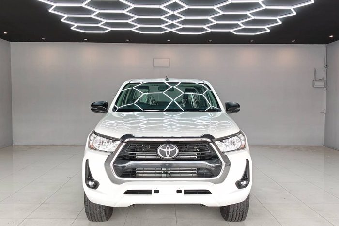 REVO 2WD 2022 2.4 ENTRY MT SMART CAB WHITE  7730 full