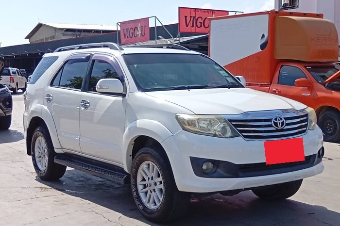 TOYOTA 2WD 2012 2.7V AT FORTUNER WHITE  5688 full