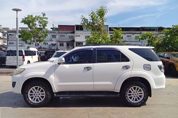 TOYOTA 2WD 2012 2.7V AT FORTUNER WHITE  5688 full