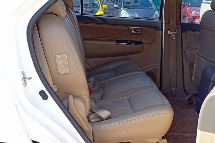 TOYOTA 2WD 2012 2.7V AT FORTUNER WHITE  5688 full