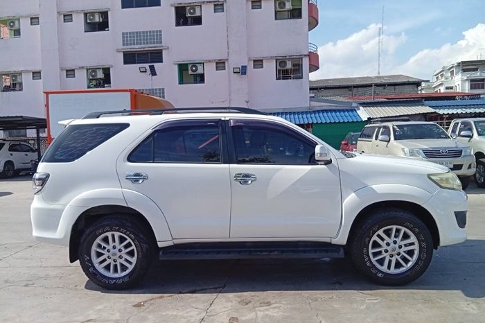 TOYOTA 2WD 2012 2.7V AT FORTUNER WHITE  5688 full