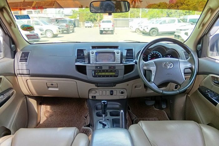 TOYOTA 2WD 2012 2.7V AT FORTUNER WHITE  5688 full