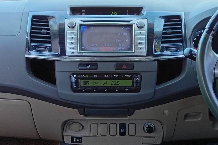 TOYOTA 2WD 2012 2.7V AT FORTUNER WHITE  5688 full