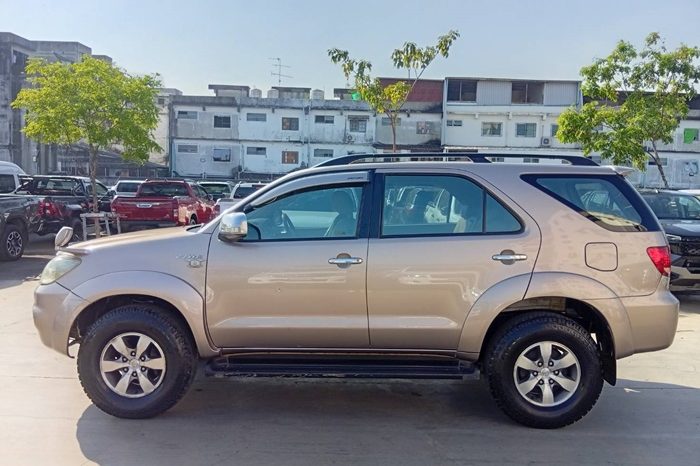 TOYOTA 4WD 2005 2.7V AT FORTUNER BROWN  9339 full