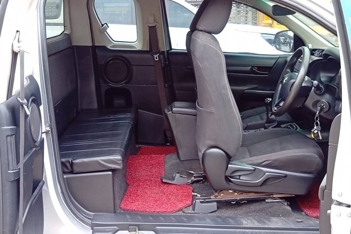 REVO 2WD 2018 2.4J MT SMART CAB SILVER  9883 full