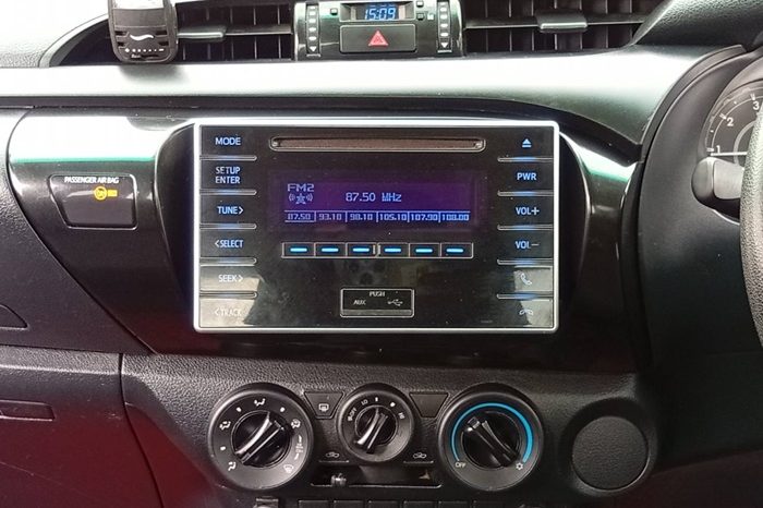 REVO 2WD 2018 2.4J MT SMART CAB SILVER  9883 full