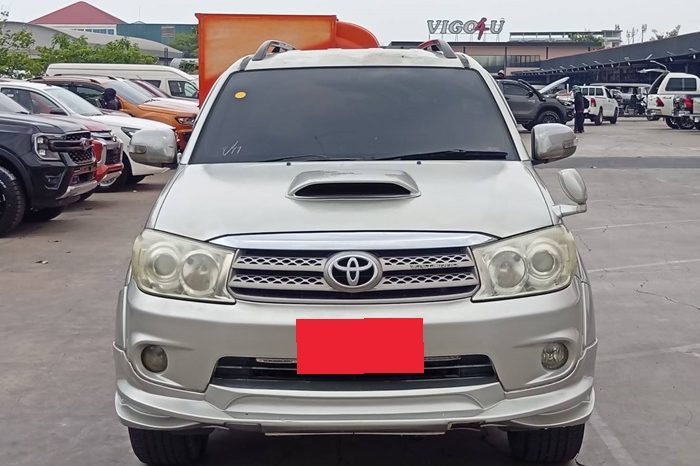 TOYOTA 4WD 2010 3.0V AT FORTUNER SILVER  6765 full