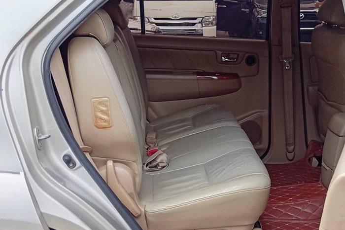 TOYOTA 4WD 2010 3.0V AT FORTUNER SILVER  6765 full