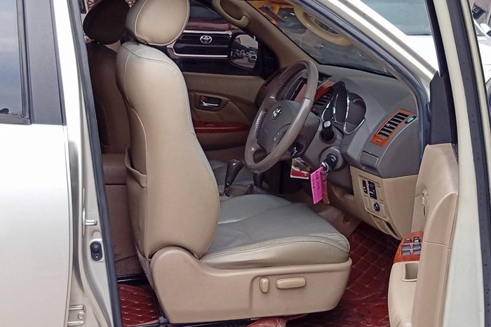 TOYOTA 4WD 2010 3.0V AT FORTUNER SILVER  6765 full