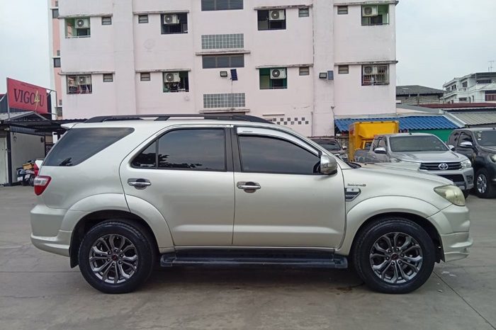 TOYOTA 4WD 2010 3.0V AT FORTUNER SILVER  6765 full