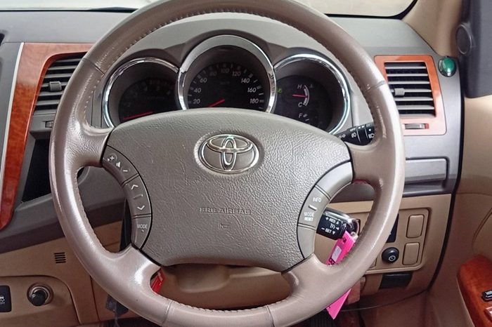 TOYOTA 4WD 2010 3.0V AT FORTUNER SILVER  6765 full