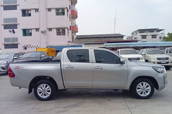 REVO 2WD 2021 2.4 MID MT DOUBLE CAB SILVER  7613 full