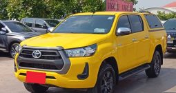 REVO PRE 2020 2.4 ENTRY AT DOUBLE CAB YELLOW  7493