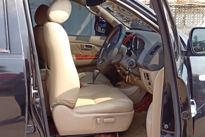 TOYOTA 2WD 2011 2.7V AT FORTUNER BLACK  2089 full