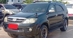 TOYOTA 4WD 2005 2.7V AT FORTUNER BLACK  4390