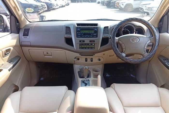 TOYOTA 4WD 2005 2.7V AT FORTUNER BLACK  4390 full