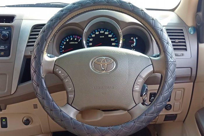 TOYOTA 4WD 2005 2.7V AT FORTUNER BLACK  4390 full