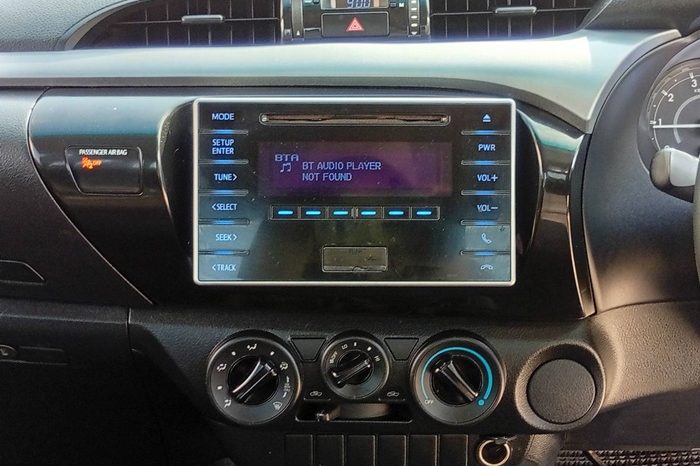 REVO 2WD 2016 2.4J MT SMART CAB WHITE  876 full