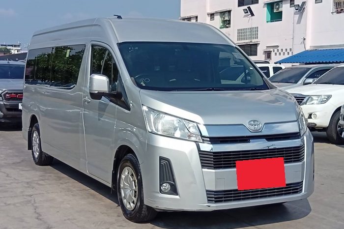 TOYOTA 2020 2WD 2.8 MT COMMUTER SILVER  1375 full