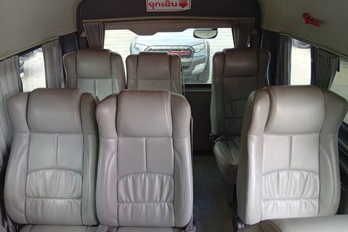 TOYOTA 2020 2WD 2.8 MT COMMUTER SILVER  1375 full