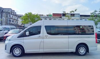 TOYOTA 2020 2WD 2.8 MT COMMUTER SILVER  1375 full