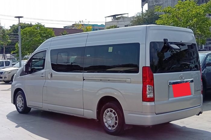 TOYOTA 2020 2WD 2.8 MT COMMUTER SILVER  1375 full