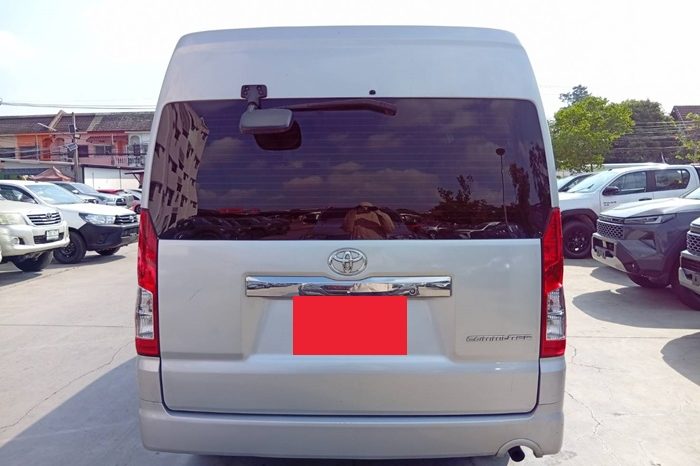 TOYOTA 2020 2WD 2.8 MT COMMUTER SILVER  1375 full