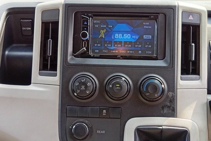 TOYOTA 2020 2WD 2.8 MT COMMUTER SILVER  1375 full