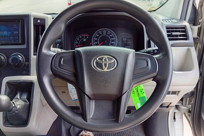 TOYOTA 2020 2WD 2.8 MT COMMUTER SILVER  1375 full