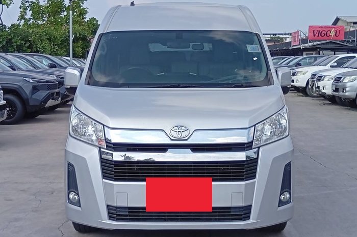 TOYOTA 2020 2WD 2.8 MT COMMUTER SILVER  1377 full