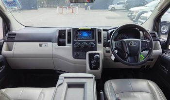 TOYOTA 2020 2WD 2.8 MT COMMUTER SILVER  1377 full