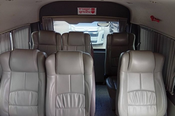 TOYOTA 2020 2WD 2.8 MT COMMUTER SILVER  1377 full