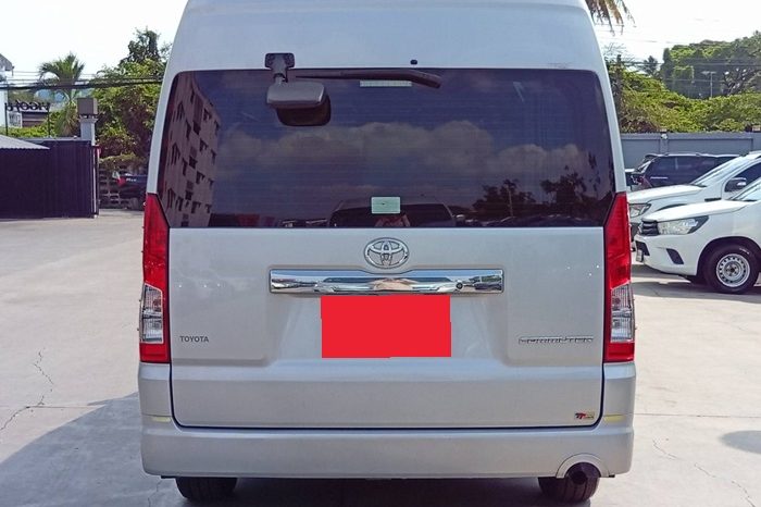 TOYOTA 2020 2WD 2.8 MT COMMUTER SILVER  1377 full