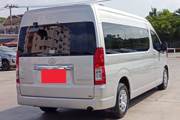 TOYOTA 2020 2WD 2.8 MT COMMUTER SILVER  1377 full