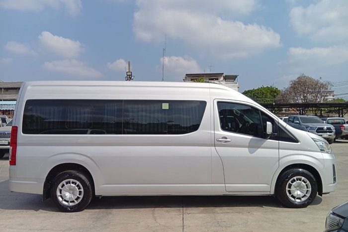 TOYOTA 2020 2WD 2.8 MT COMMUTER SILVER  1377 full