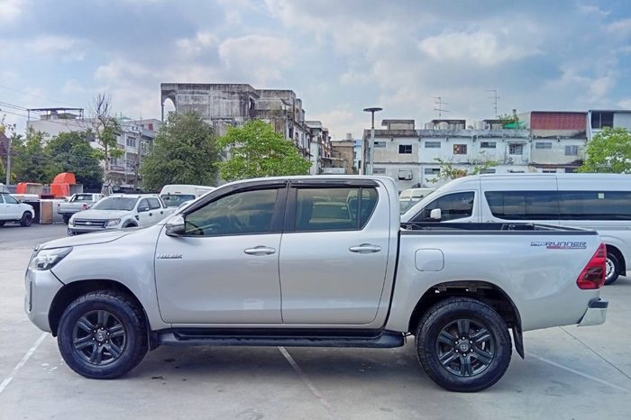 REVO PRE 2021 2.4 ENTRY AT DOUBLE CAB SILVER  9433 full