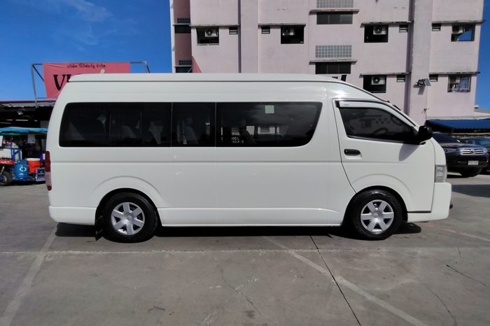 TOYOTA 2WD 2019 2.7 MT COMMUTER WHITE  4922 full