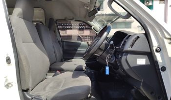 TOYOTA 2WD 2019 2.7 MT COMMUTER WHITE  4922 full