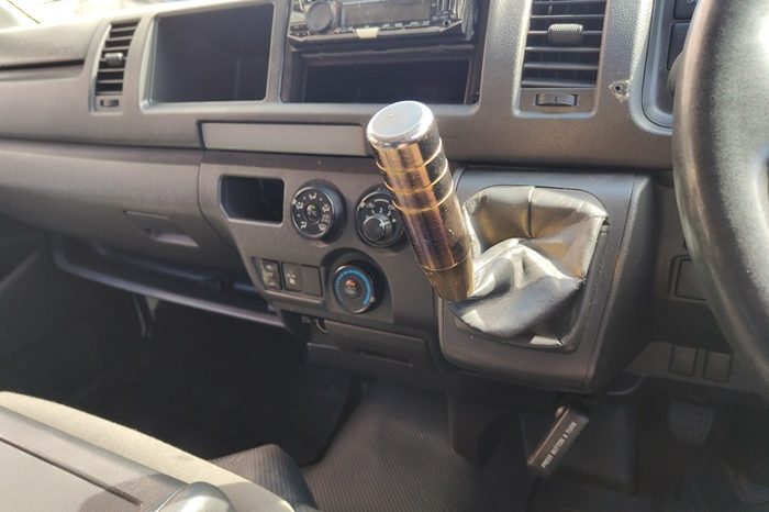 TOYOTA 2WD 2019 2.7 MT COMMUTER WHITE  4922 full