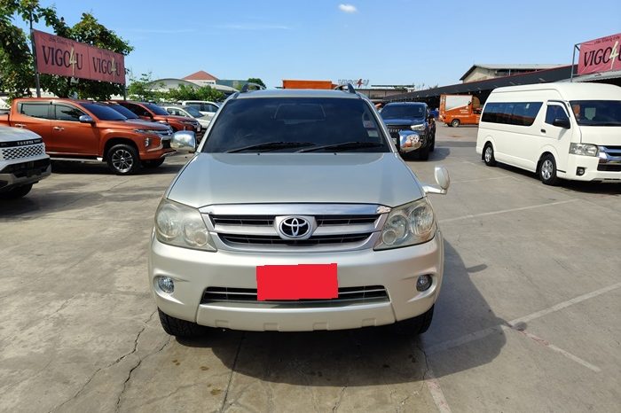 TOYOTA 4WD 2005 2.7V AT FORTUNER SILVER  151 full
