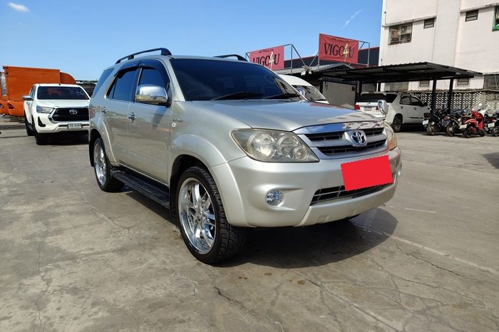 TOYOTA 4WD 2005 2.7V AT FORTUNER SILVER  151 full