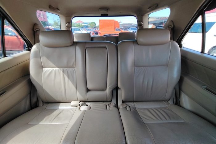 TOYOTA 4WD 2005 2.7V AT FORTUNER SILVER  151 full