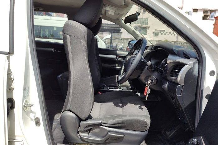 REVO 2WD 2020 2.4 MID AT DOUBLE CAB WHITE  1016 full