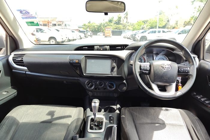 REVO 2WD 2020 2.4 MID AT DOUBLE CAB WHITE  1016 full