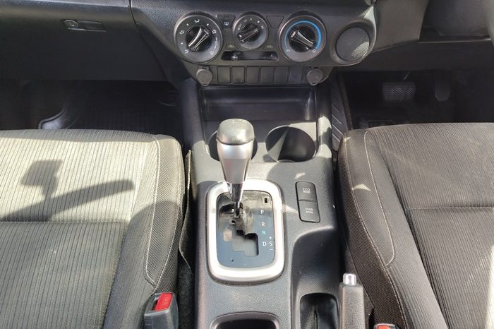 REVO 2WD 2020 2.4 MID AT DOUBLE CAB WHITE  1016 full