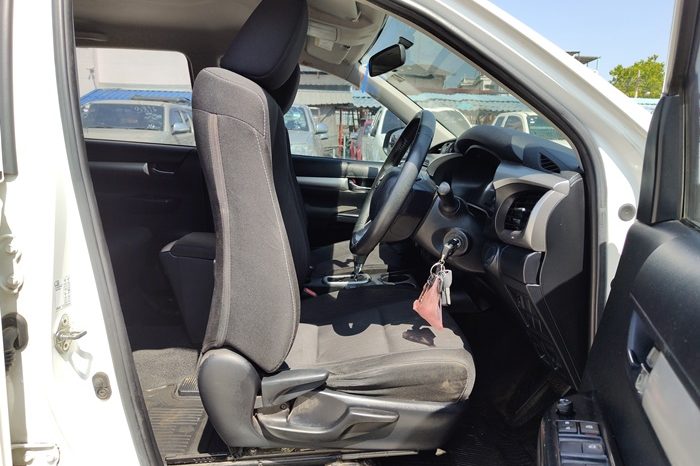 REVO 2WD 2020 2.4 MID AT DOUBLE CAB WHITE  2577 full