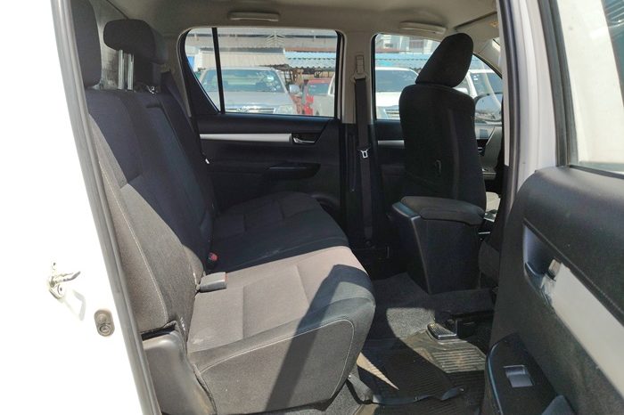 REVO 2WD 2020 2.4 MID AT DOUBLE CAB WHITE  2577 full