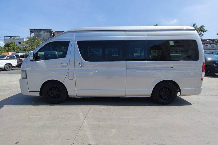 TOYOTA 2WD 2019 3.0 MT COMMUTER SILVER  7138 full