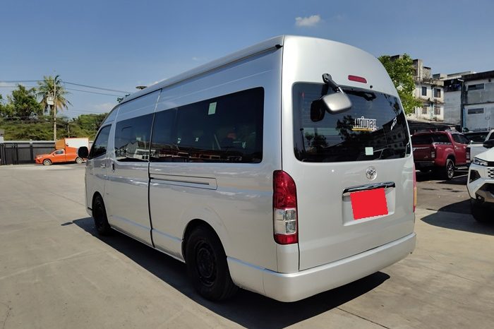 TOYOTA 2WD 2019 3.0 MT COMMUTER SILVER  7138 full
