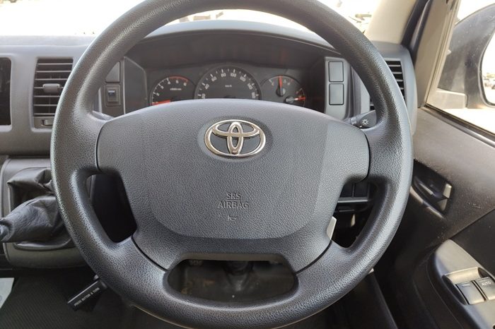 TOYOTA 2WD 2019 3.0 MT COMMUTER SILVER  7138 full